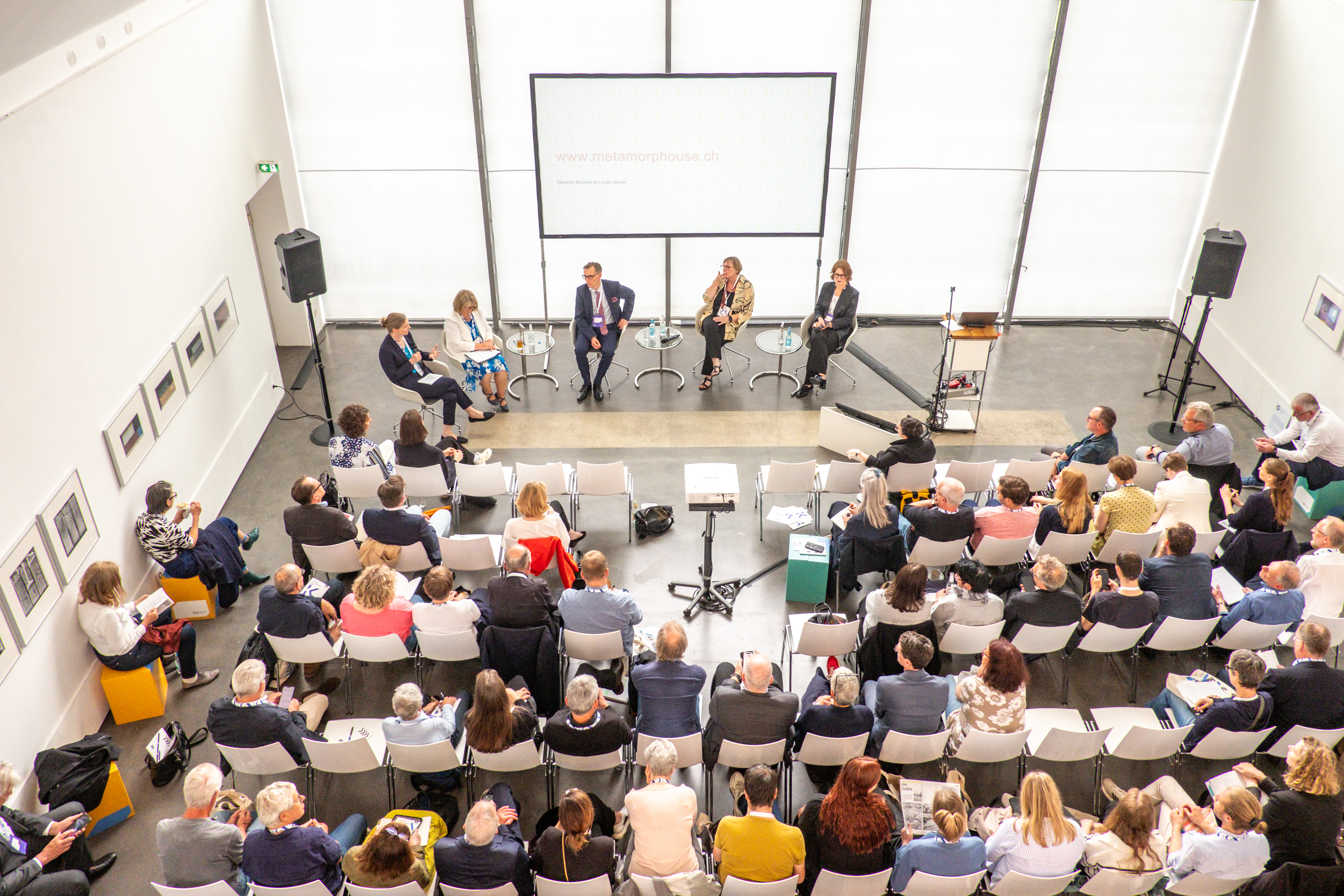 Voll besetztes Forum beim Konvent der Baukultur