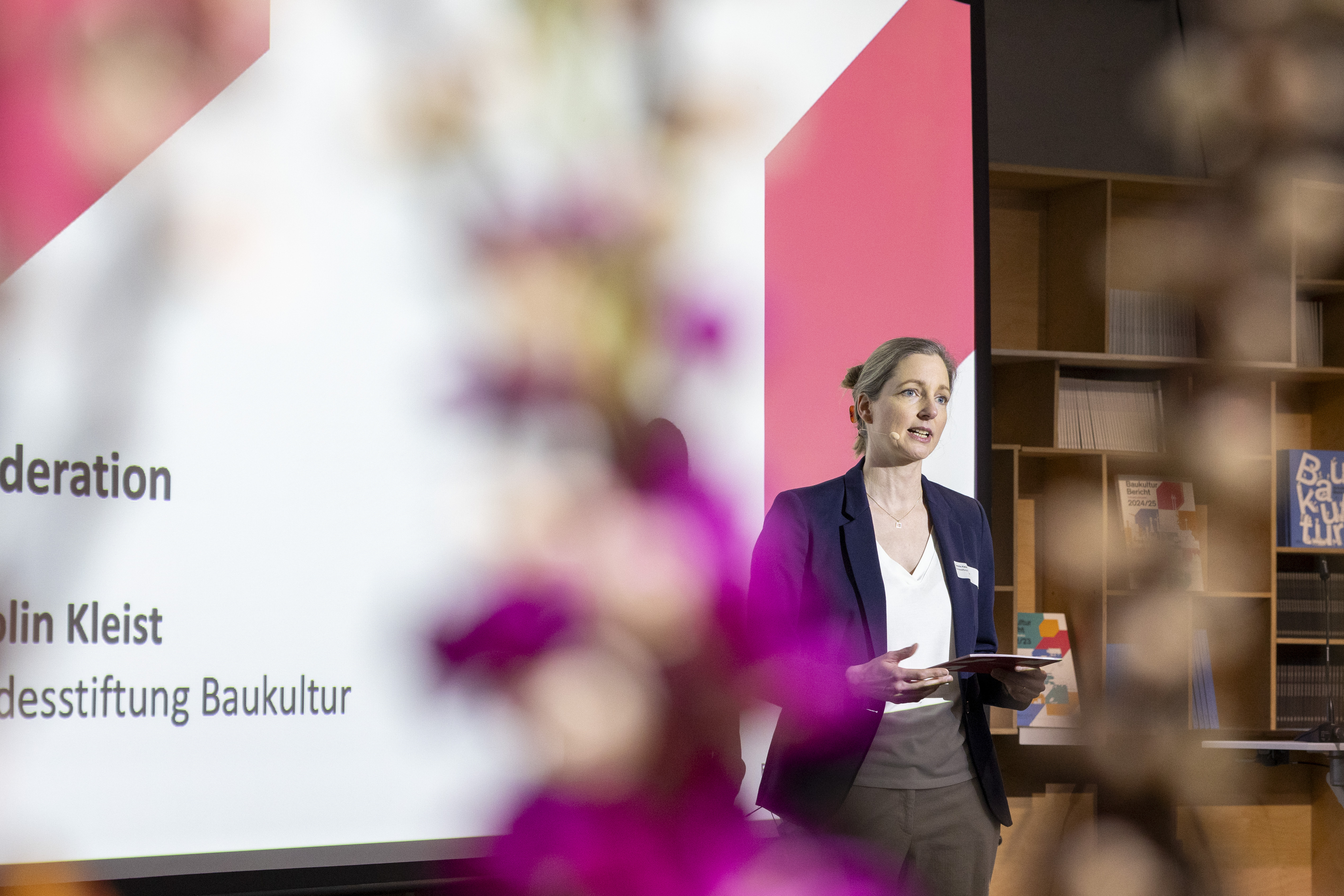 Carolin Kleist bei einer Moderation in Berlin